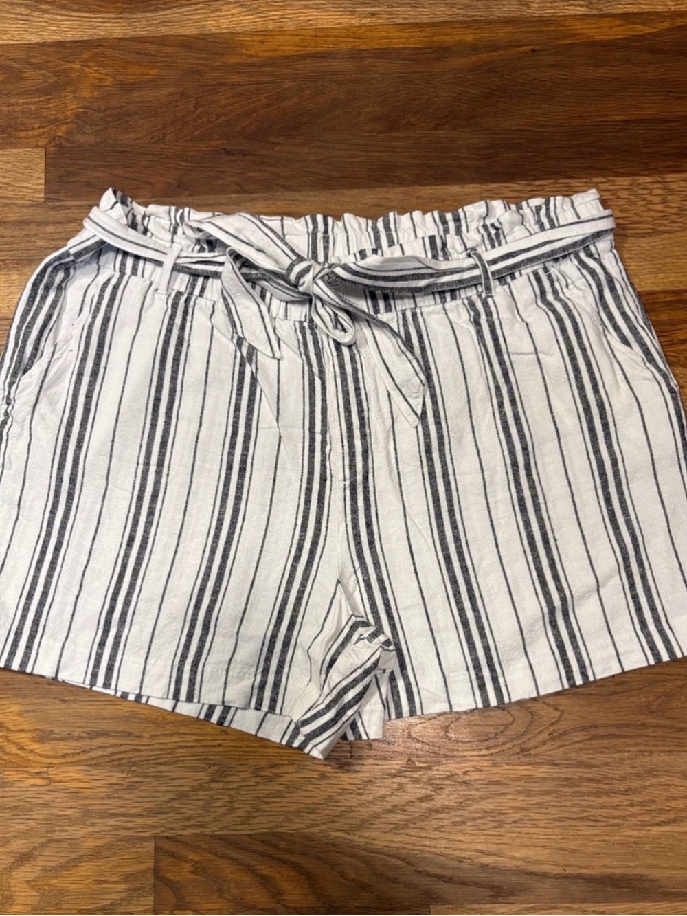 OLD NAVY linen blend pull on shorts
